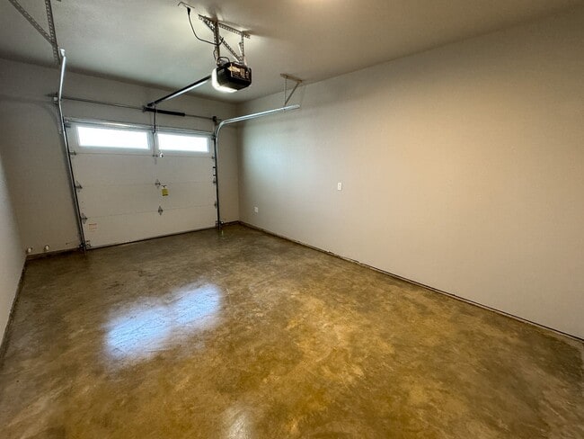 Building Photo - SAW3781