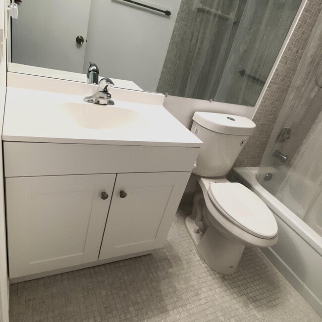 Building Photo - 286 Tilford N