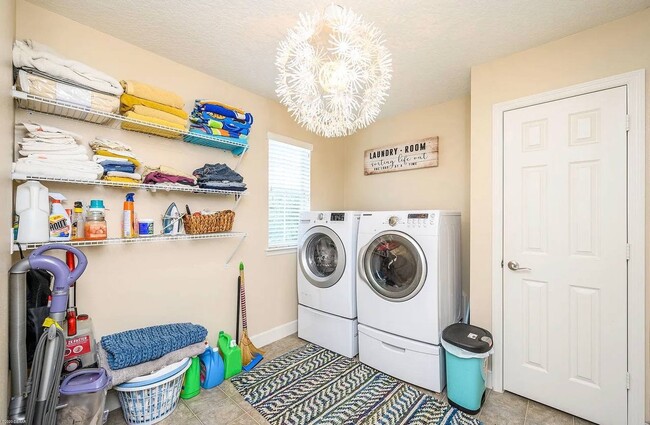 Building Photo - 617 Champion Ridge Dr