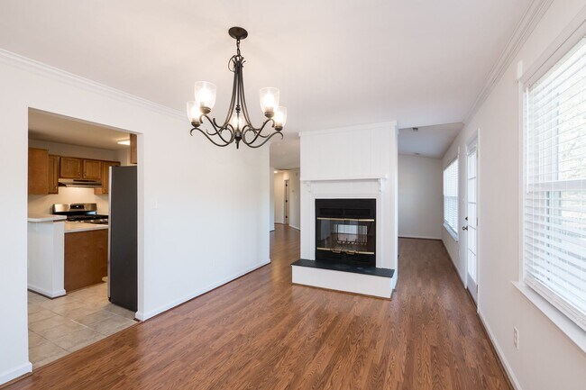 Building Photo - Beautiful Ranch in Pine Meadows | Water View