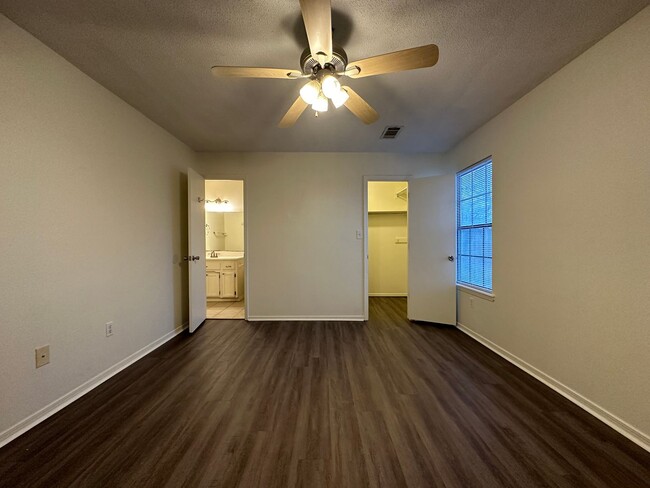 Building Photo - Gorgeous 3 Bed / 2 Bath Home in Barling