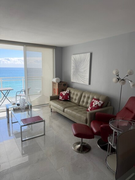 Building Photo - 2030 S Ocean Dr