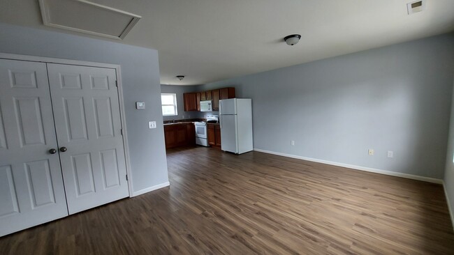 Building Photo - 909 W Love St