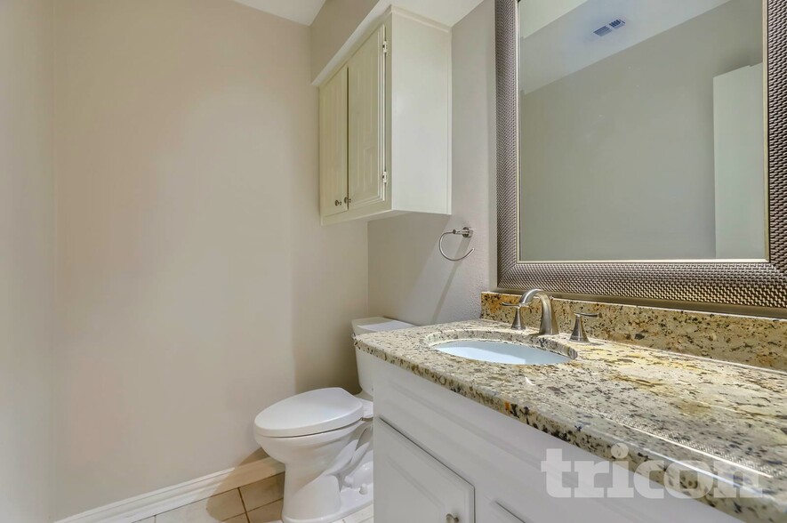 Building Photo - 2113 Tampico Dr