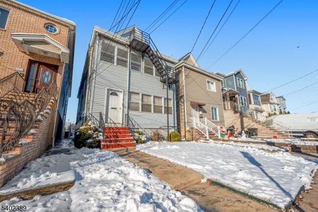 Building Photo - 525 Maple Ave