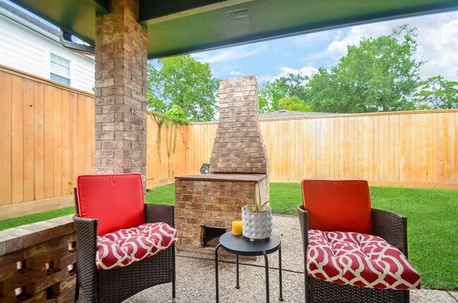 Building Photo - 4315 Fernwood Dr