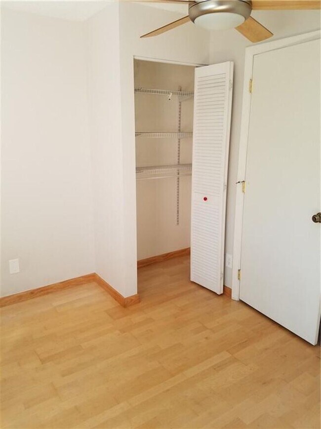 Building Photo - 1159 SE 6th Ct