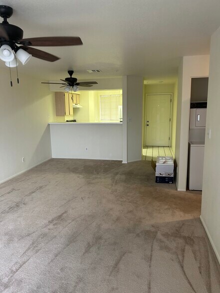 Building Photo - 2044 Mesquite Ln