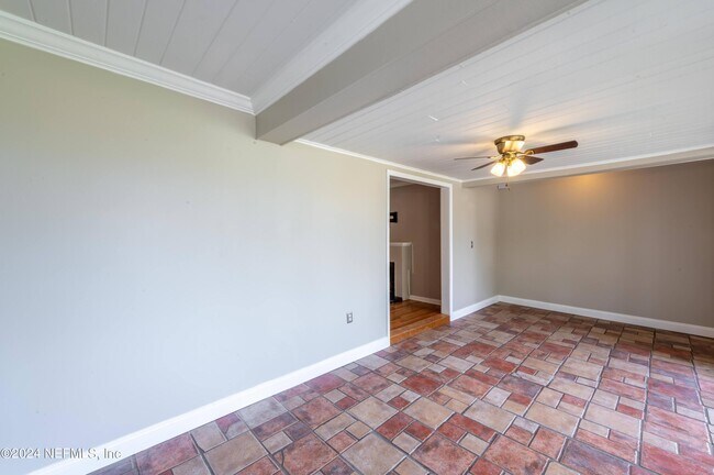 Building Photo - 4343 Pinewood Ave