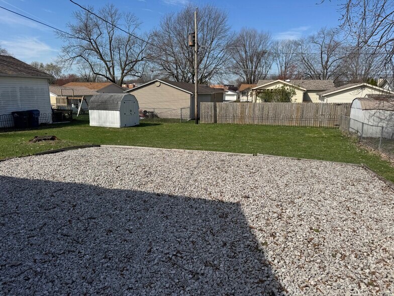 Building Photo - 2319 Pinehurst St