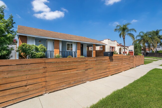 Front Yard - 1711 S Ridgeley Dr