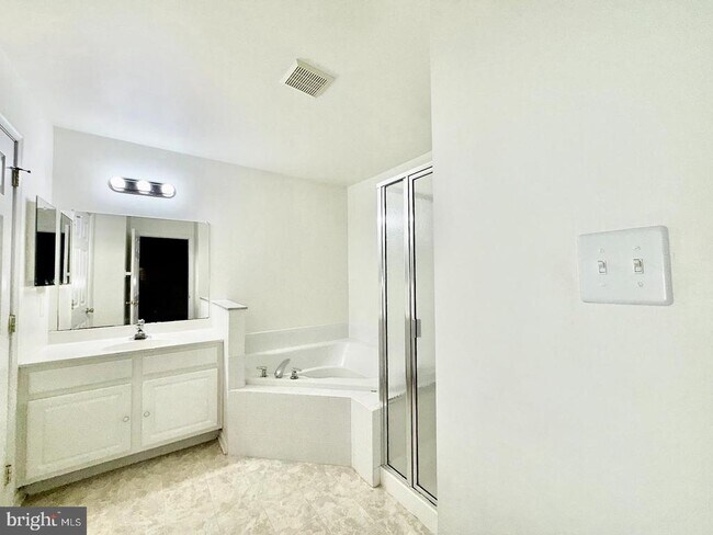 Building Photo - 2604 Delancey Way