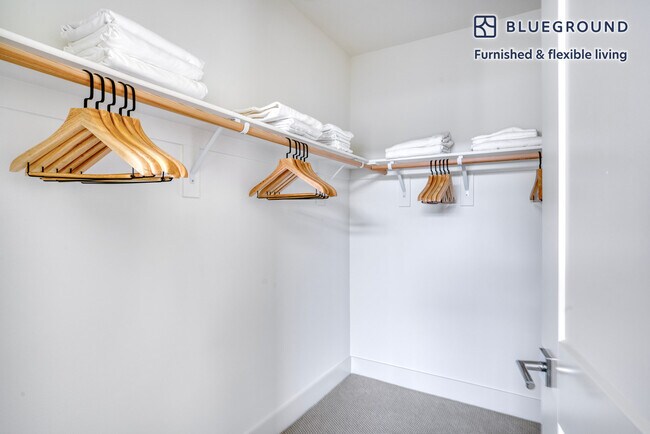 Building Photo - 3578 Rambla Pl