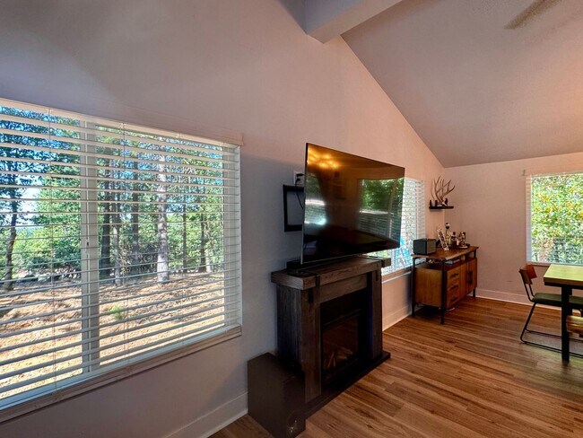Building Photo - 4425 Sierra Springs Dr