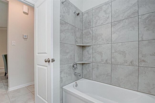 Building Photo - 1006 Warm Summer Dr