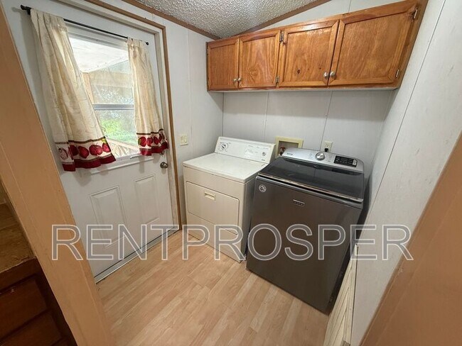 Building Photo - 18240 Lynbrook Rd