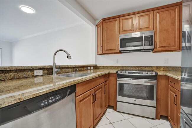 Building Photo - 2201 SE 9th St