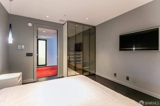 Building Photo - 333 Bush St