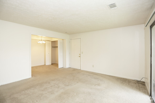 Interior Photo - Country Knoll Apartments