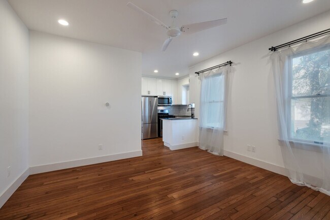 Building Photo - 2/1 Historic Monte Vista Meets Modern Convenience