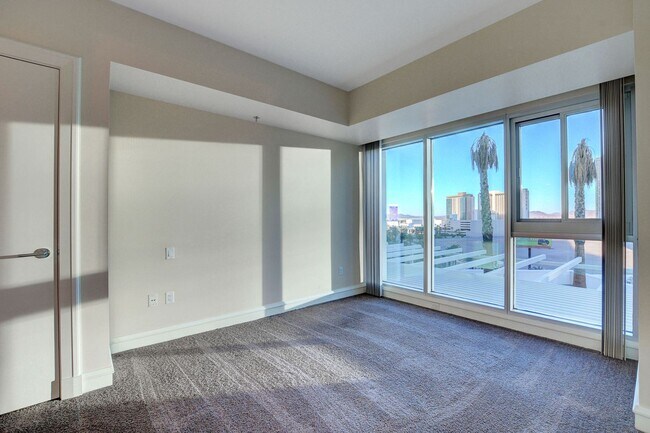 Building Photo - Sky 607-Stunning 2Bd/2Ba Residence