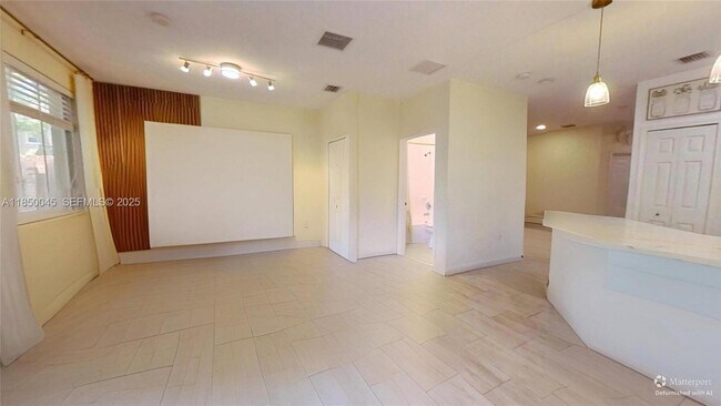 Building Photo - 1420 SE 26th Ave