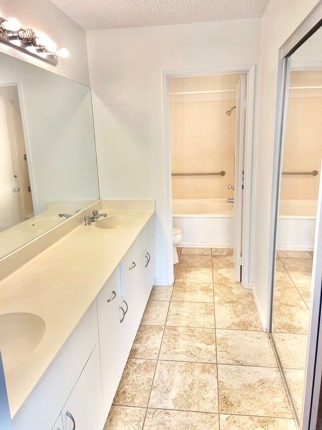 Building Photo - 2 bedroom 2 bath in the Arbors at Ewa Gentry. With 2 car garage!