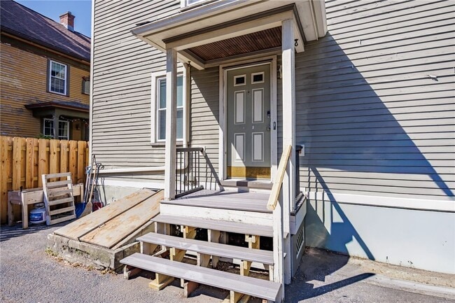 Building Photo - 257 Averill Ave