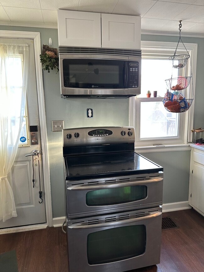 Nice applicanes - 175 Rosslyn Ave