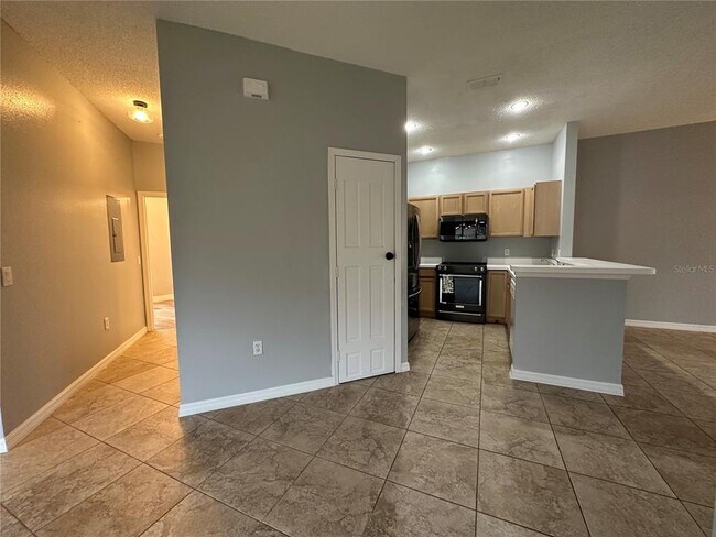 Building Photo - 14572 Laguna Beach Cir