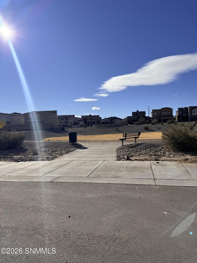 Building Photo - 548 La Entrada Cir