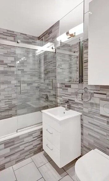 Building Photo - 403 E 13th St