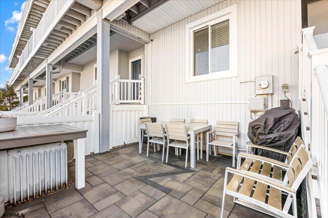 Building Photo - 9616 Pacific Ave