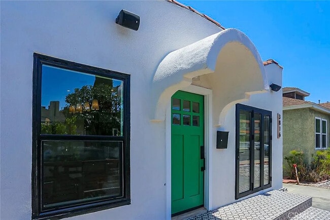 Building Photo - 3816 Goldwyn Terrace