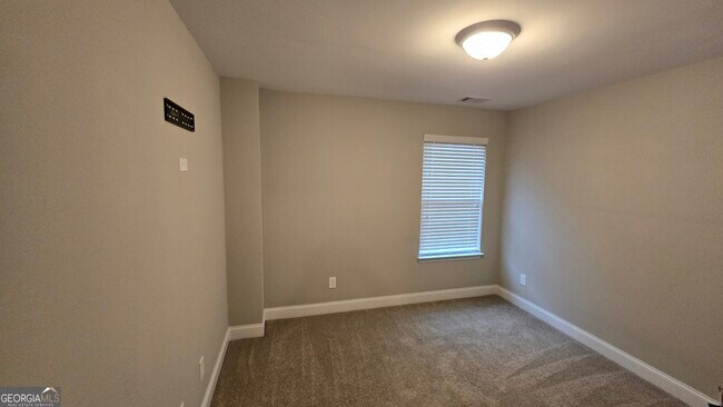 Building Photo - 600 Sprayberry Dr