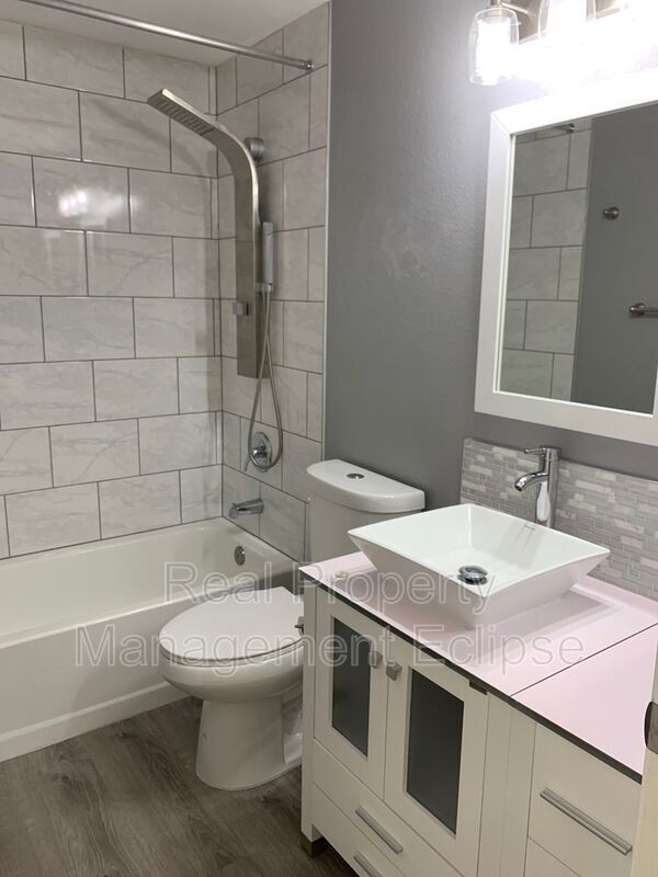 Building Photo - 700 Front St S