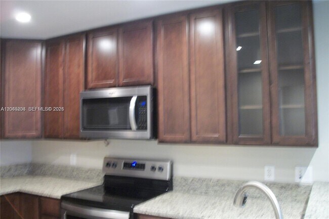 Building Photo - 13900 Lake Placid Ct