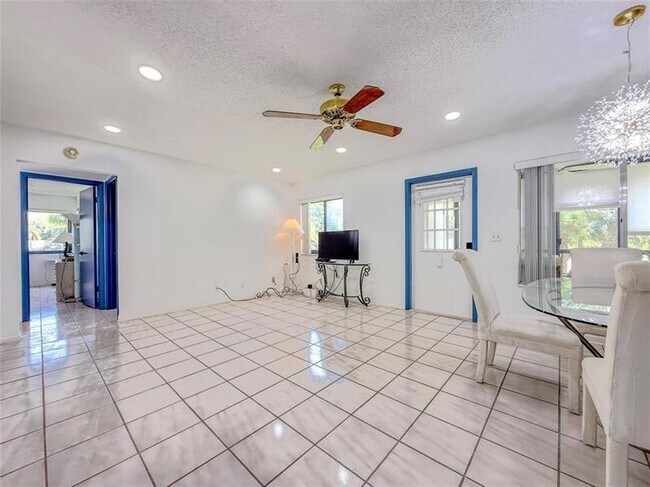 Building Photo - 301 Knotty Pine Cir