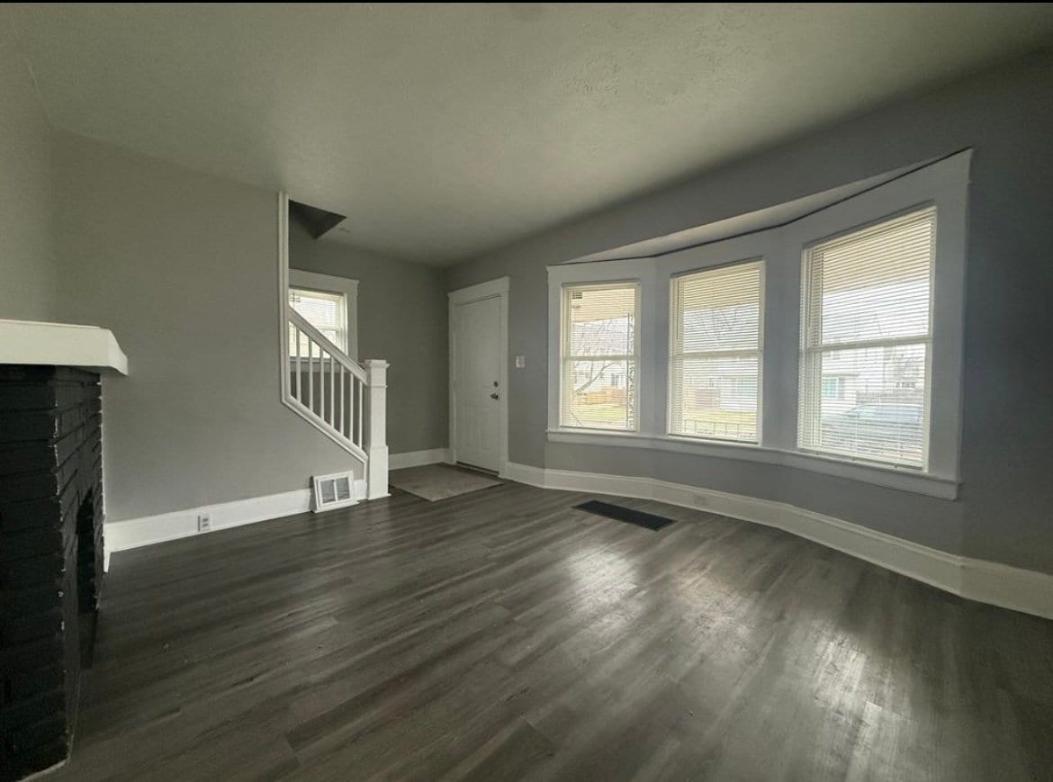 Building Photo - 3058 W 116th St
