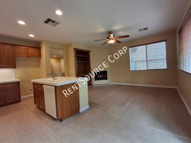 Building Photo - 3 Bedroom Townhome for Lease in Mariposa C...