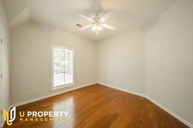 Building Photo - Dont Miss this pretty home in Plano!