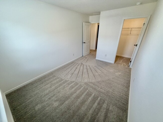 Building Photo - 261 Kenoot Dr