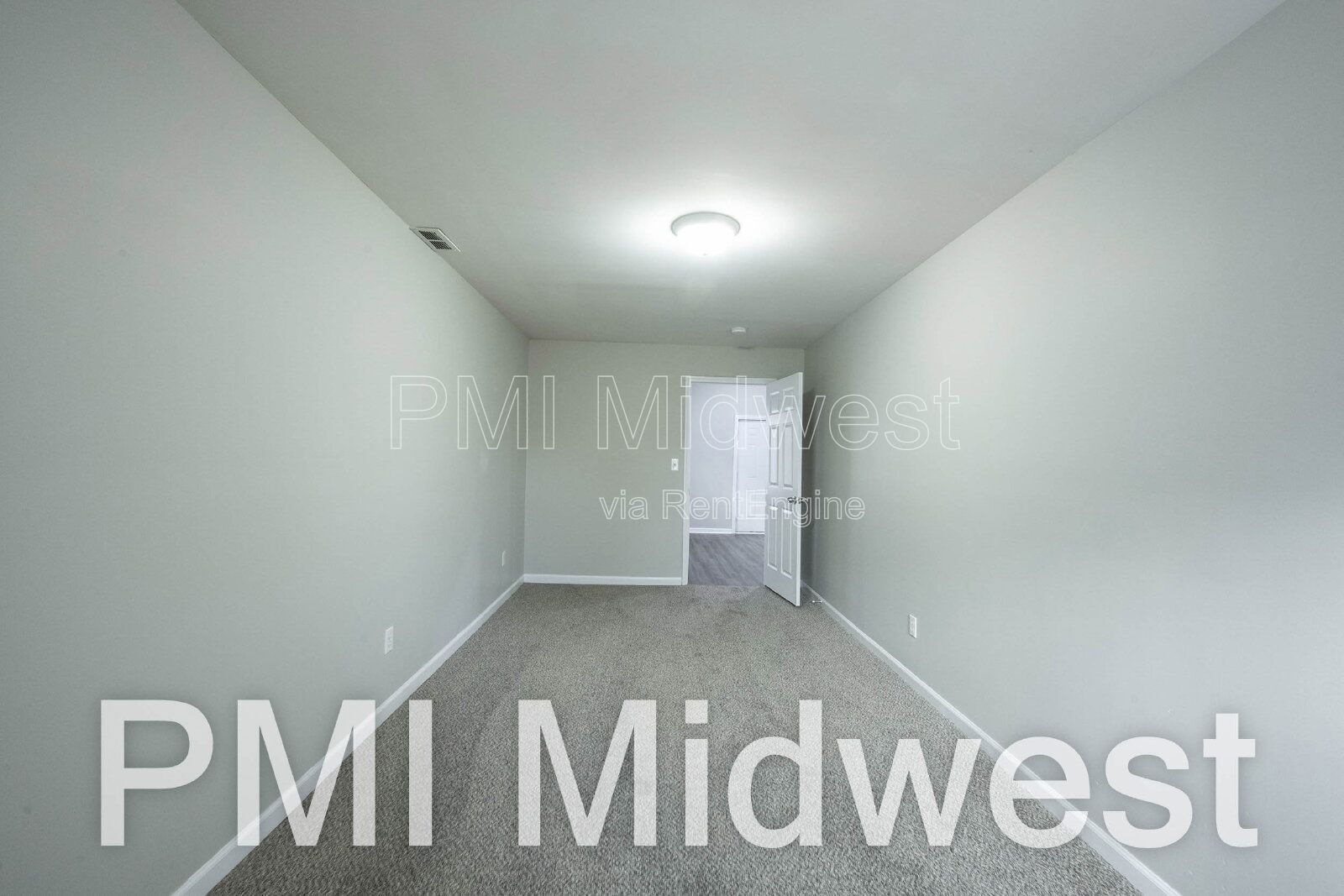 Building Photo - 925 N Sheffield Ave