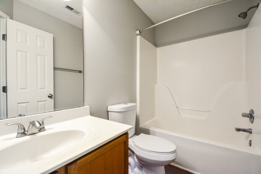 Building Photo - 915 Buckhaven Dr