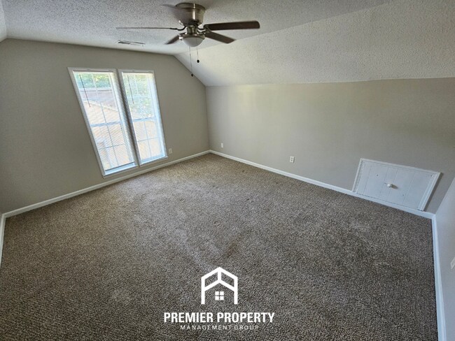 Building Photo - Spacious 3BR/2BA in 38115 | Soaring Ceilings & Floor-to-Ceiling Fireplace