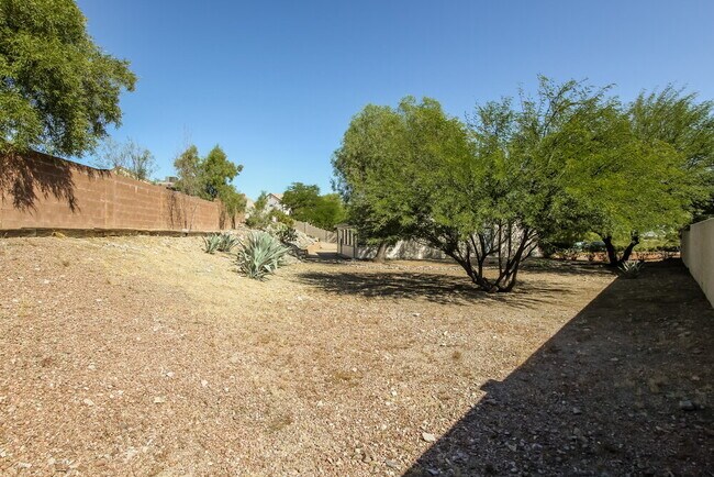 Building Photo - 2690 W Saddle Ranch Pl