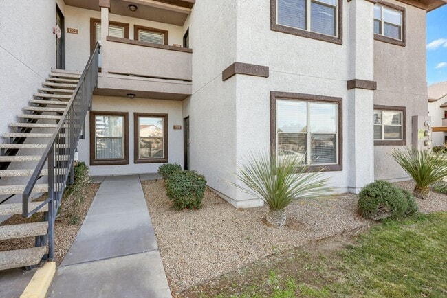 Building Photo - Bright Ground-Floor Condo in Gated Traverse Point with Pool & Spa Amenities