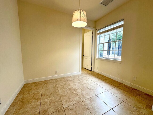 Building Photo - 224 W Bay Cedar Cir