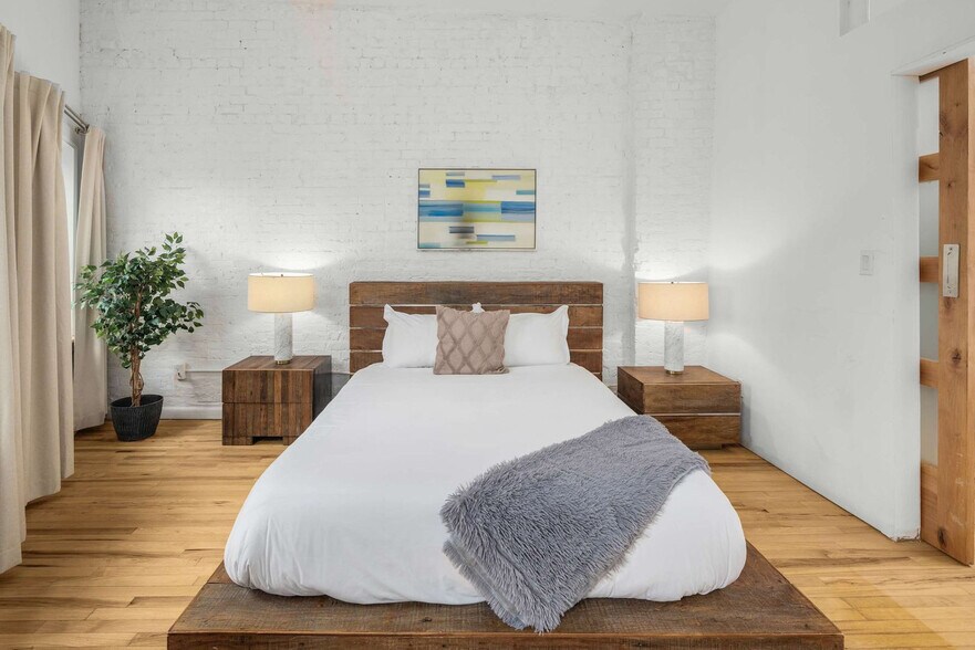 Building Photo - 354 Bowery