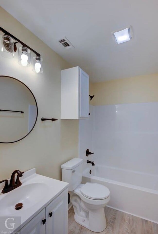 Building Photo - New New New